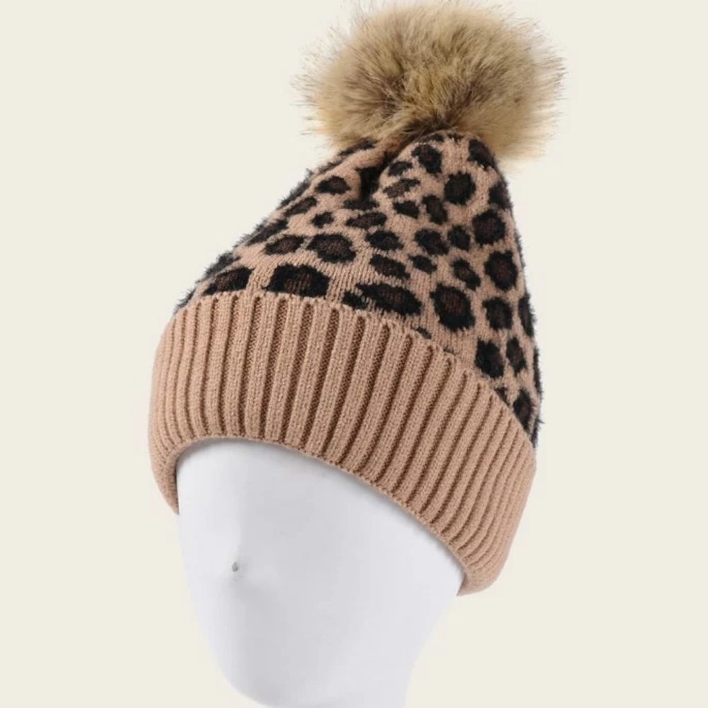 This Leopard Print Pom Pom Cuffed Sherpa Lined Beanie⭐😺